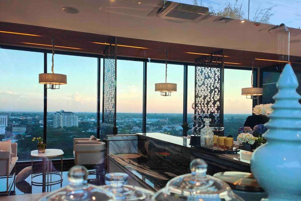 New & Cozy 2 Bedroom @ The Astra Sky River 清邁 外观 照片