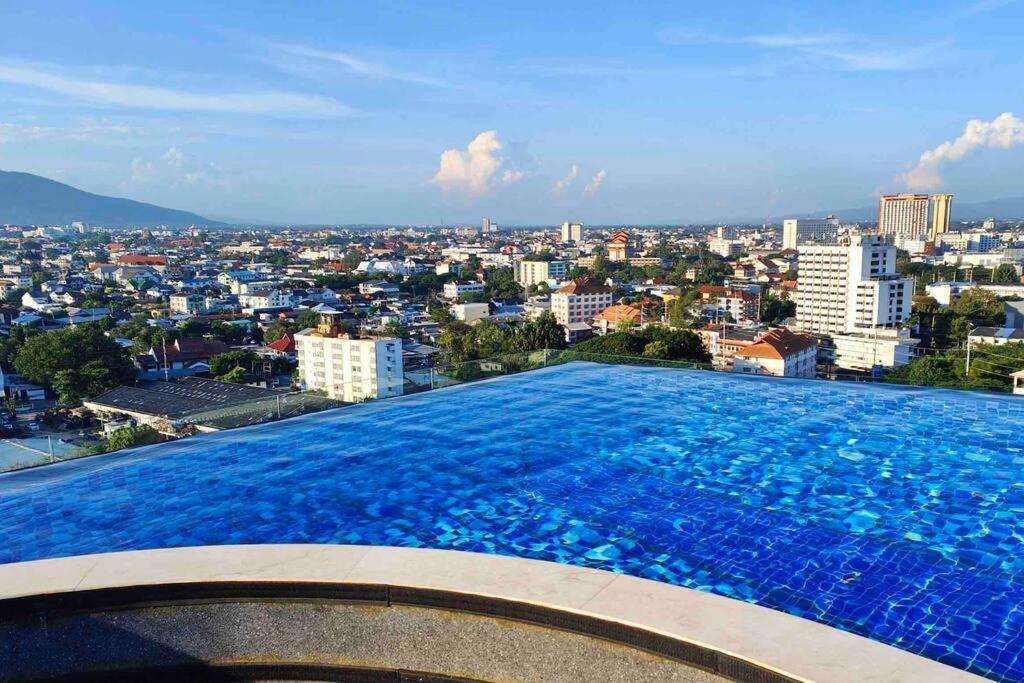 New & Cozy 2 Bedroom @ The Astra Sky River 清邁 外观 照片