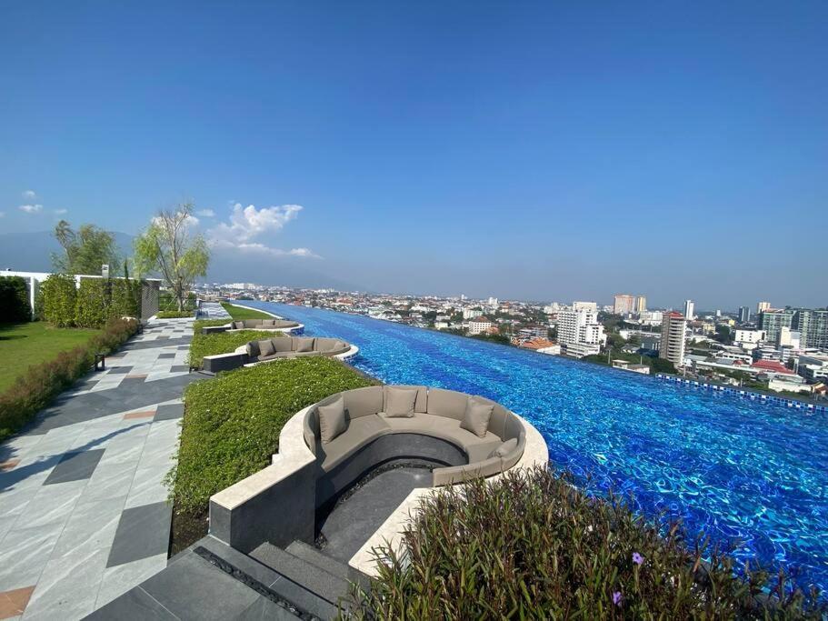 New & Cozy 2 Bedroom @ The Astra Sky River 清邁 外观 照片